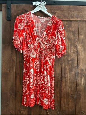 Red Floral V-Neck Women’s Dress - Lightweight Summer Style